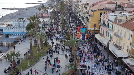 CarnevaLöa 2024: il 18 febbraio la prima sfilata di carri allegorici e il Palio dei Borghi