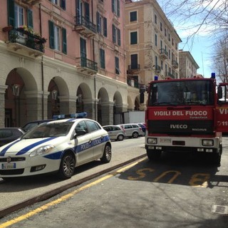 Vigili del fuoco e polizia municipale sul posto