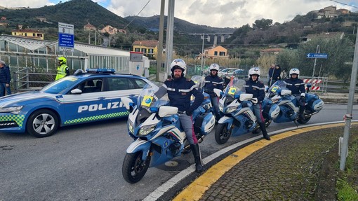 La Polizia Stradale scorta i ciclisti della Granfondo Internazionale di Laigueglia