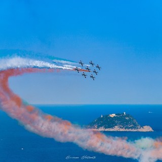 Tutto pronto per lo show delle Frecce Tricolore nei cieli della Baia del Sole: il programma e le variazioni alla viabilità alassina