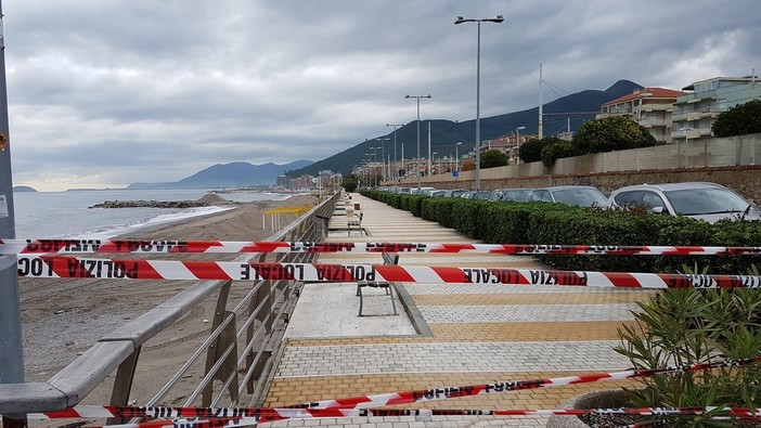 Loano, chiusa al traffico pedonale la passeggiata a mare di ponente