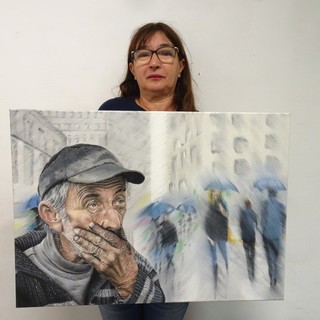 Dalla ristorazione alla pittura, Rosanna Giannotti espone nei locali AMA di Altare