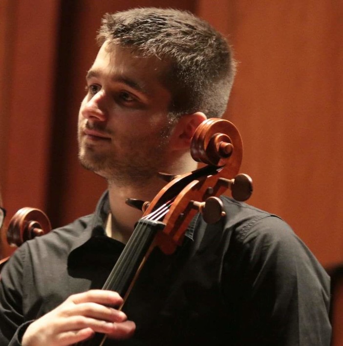 Musicista genovese multato sul treno per il violoncello &quot;ingombrante&quot;