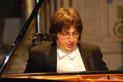 Finale Ligure: il pianista Ramin Bahrami il nuovo Inquieto dell'anno 2014