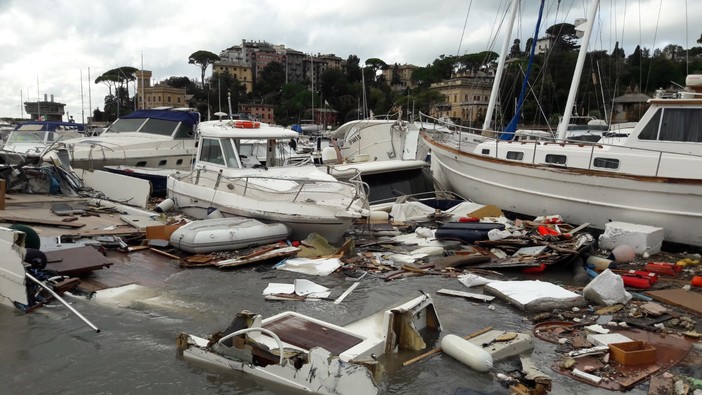 Mareggiata, il modello Concordia per rimuovere le barche dai fondali