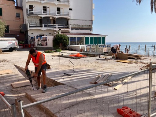 Alassio, ripresi i lavori di restyling di piazza Airaldi e Durante (FOTO)