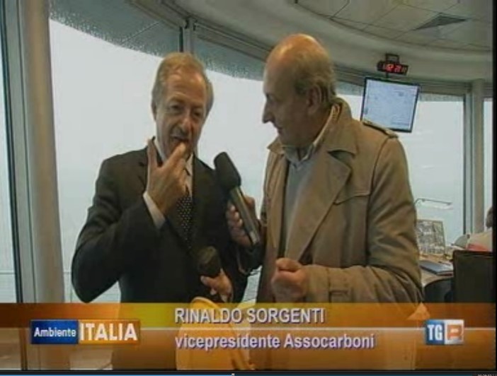 Cosa non si fa per &quot;campare&quot;: Rinaldo Sorgenti si mangia il carbone in diretta su RaiTre