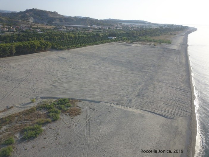 Nella foto, il litorale di Roccella Jonica (RC) coinvolto nel Jova Beach Party 2019