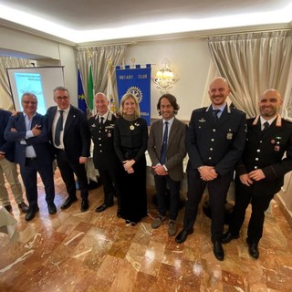 &quot;Lotta alla mafia: l'attività dell'arma dei carabinieri contro la criminalità organizzata&quot;: successo per la serata del Rotary Club Varazze Riviera del Beigua (FOTO)