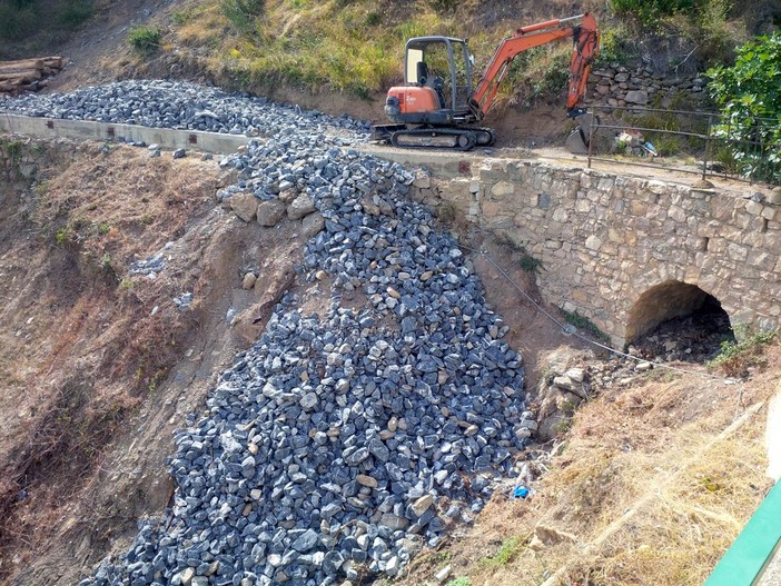 Alassio, al via i lavori di pulizia del Rio Giarinin e delle caditoie cittadine