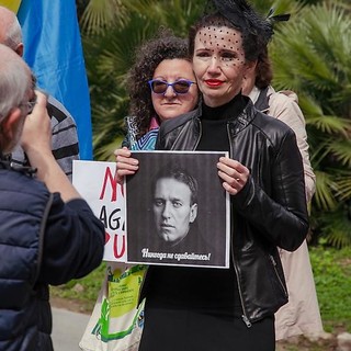 I “Russi Liberi” del Savonese al voto al Consolato di Genova per dire no a Putin