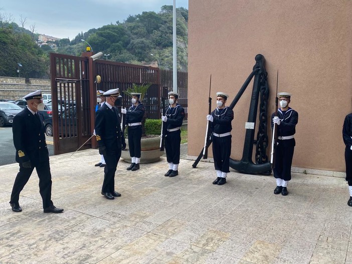 Savona, l'ammiraglio Pierpaolo Ribuffo in visita alla sede della Capitaneria di porto - Guardia Costiera (FOTO)