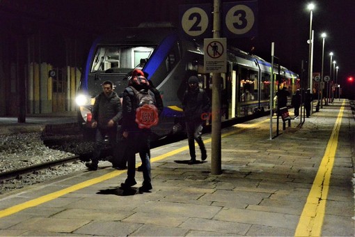 A fuoco uno &quot;scambio&quot; ferroviario a Savigliano, ritardi sulla linea Torino-Savona