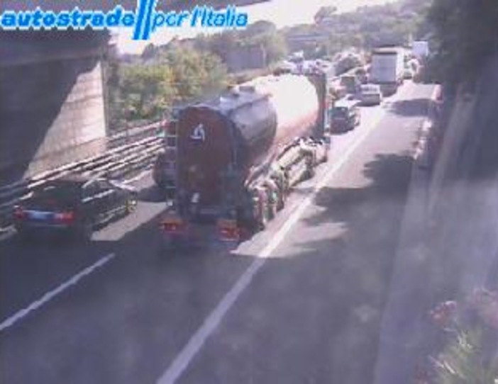 A10, code tra Varazze e Celle Ligure a causa di un incidente