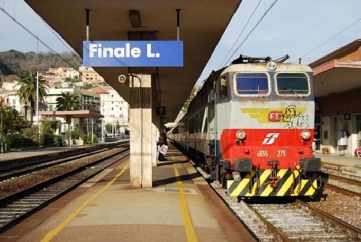 Giovane travolto dal treno alla stazione di Finale Ligure: prende quota l'ipotesi della disgrazia