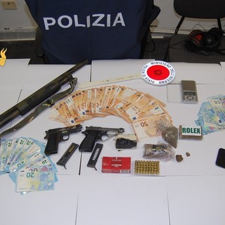 Spaccio di droga e armi clandestine: 31enne arrestato a Finale Ligure