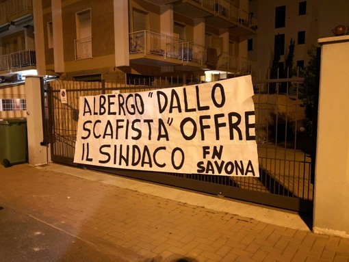 Striscioni Forza Nuova a Pietra, il sindaco Valeriani: &quot;I richiedenti asilo qui da noi non hanno mai creato problemi&quot;