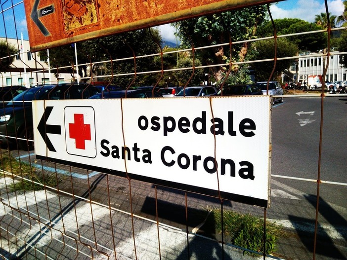 Ceriale, scontro tra due moto: 2 feriti al Santa Corona, uno in codice rosso