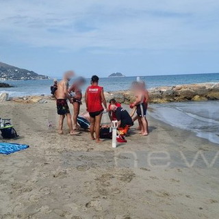 Alassio, 43enne eroe salva anziano che stava annegando: &quot;Ho sentito le grida e mi sono tuffato in acqua&quot;