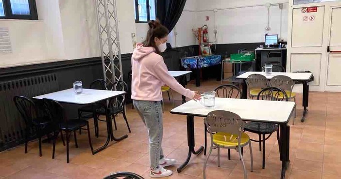 Savona, alla mensa della Caritas la festa per i 10 anni di Teatro21