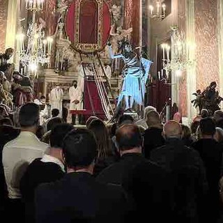 Savona, il Cristo Risorto &quot;torna&quot; nella sua nicchia nell'oratorio