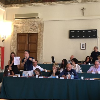 Savona, il Consiglio comunale dei ragazzi apre la seduta dei “grandi”: presentati i progetti per la città (FOTO)