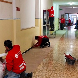 Savona, i Custodi del bello al lavoro per la manutenzione delle scuole di Legino