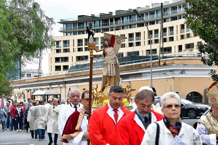 Savona, la processione del Cristo Risorto (FOTO)