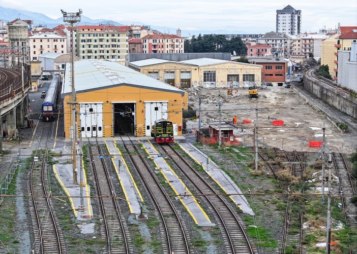 Savona, Ferrovie amplia il capannone per le locomotive in Parco Doria