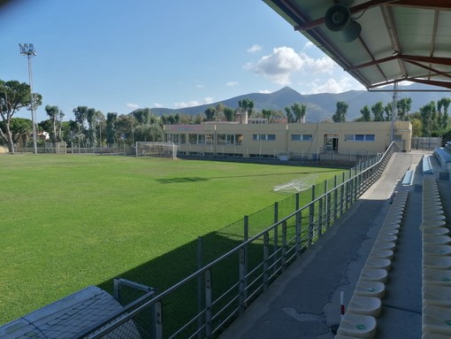 Loano, il Comune prepara il restyling dello stadio &quot;Ellena&quot;: nuovi campi, nuovi fari e la riapertura del bar-pizzeria (FOTO)