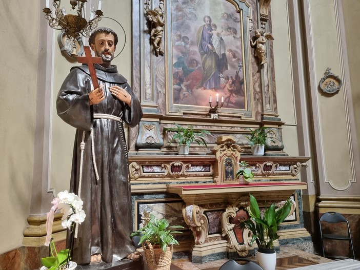 Statua di San Francesco d’Assisi nel Monastero delle Clarisse, a Bra