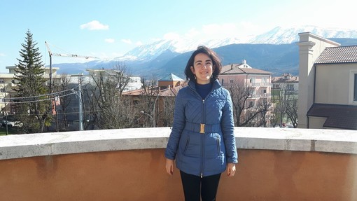 Sara Daneri sulla terrazza del Gran Sasso Science Institute all'Aquila