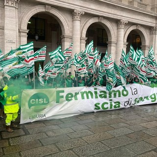 Sicurezza sul lavoro, a Genova in 500 in piazza De Ferrari. La Cisl: &quot;Un patto tra istituzioni, Governo, sindacato e aziende&quot;