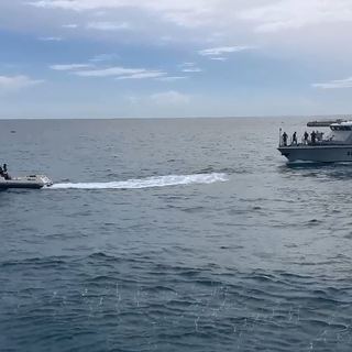 Sversamento al largo del porto di Vado: si cerca di capire causa e natura del liquido (FOTO e VIDEO)