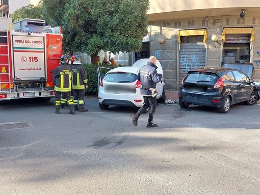 Savona, incidente tra via San Michele e via Servettaz: un ferito al San Paolo (FOTO e VIDEO)