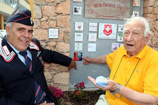 Albenga: monumento al volontariato, inaugurata la piastrella dell'associazione carabinieri (FOTO)