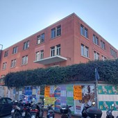 Savona, cadono parti del muro tra la scuola Astengo e l'ex Mottura: via alla demolizione