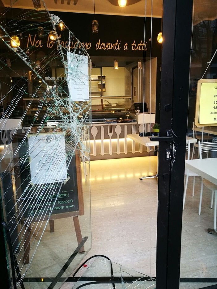 Albenga: spaccata al ristorante Carta Paglia di Vadino