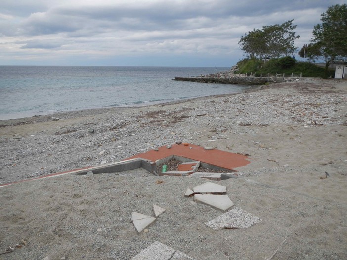 Si è conclusa l'operazione &quot;spiagge e fondali puliti&quot; 2012. Andate a dare un'occhiata alla spiaggia libera di Noli...
