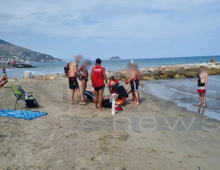 Alassio, 43enne eroe salva anziano che stava annegando: &quot;Ho sentito le grida e mi sono tuffato in acqua&quot;