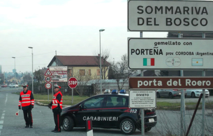 Evade dai domiciliari subito dopo il controllo dei Carabinieri, per andare al bar ma viene arrestato