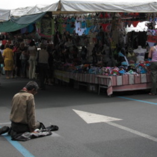 Albenga, mercoledì giorno di mercato e di elemosine