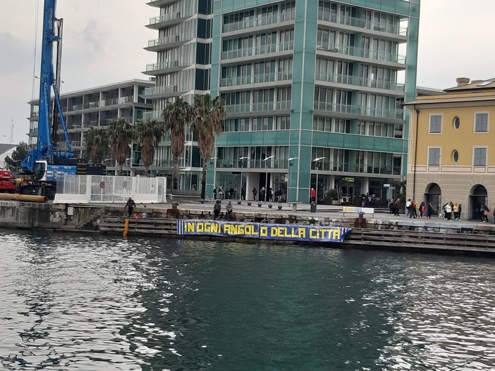 &quot;In ogni angolo della città&quot;: Savona si tinge di blucerchiato in attesa del derby (FOTO)