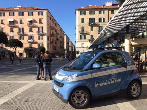 &quot;Questo non è amore&quot;, la Polizia di Stato vicina alle donne con una campagna informativa