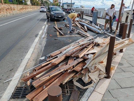 Tromba d'aria a Borgio Verezzi: danni a diverse strutture balneari (FOTO)