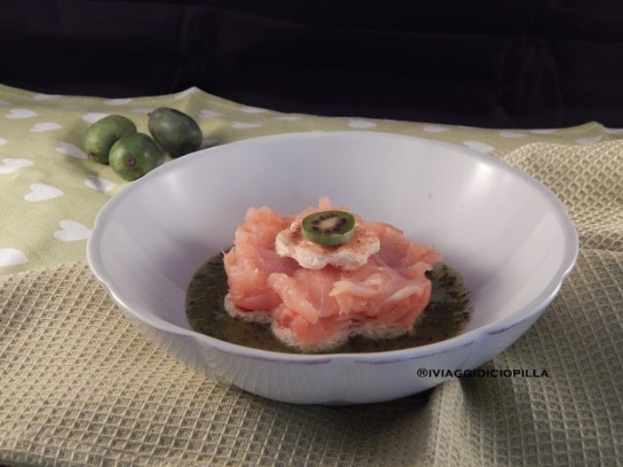 Idea della domenica: Tartare di salmone affumicato e composta di baby Kiwi Nergi