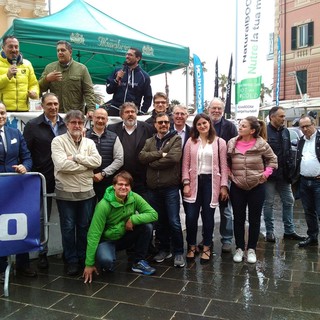 Elezioni Finale: il presidente di Regione Liguria Giovanni Toti in visita per sostenere Massimo Gualberti (FOTO e VIDEO)