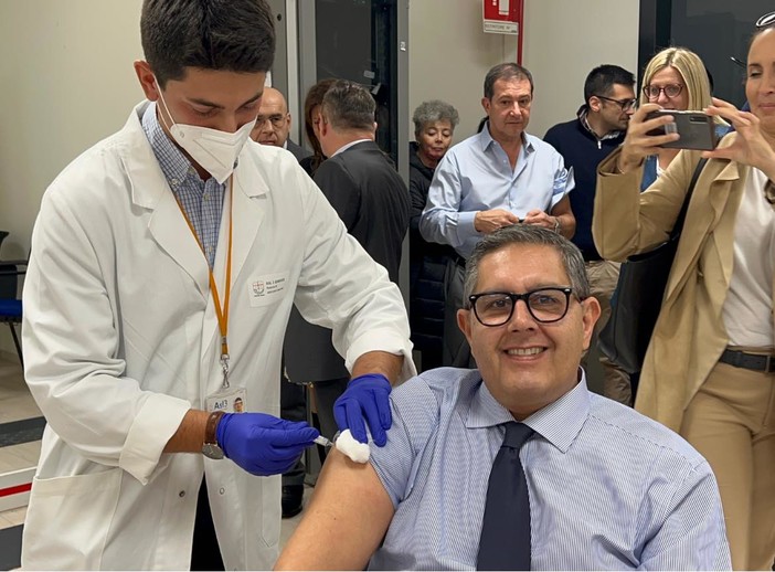 Covid, Toti: &quot;Il 79% dei liguri ha completato il ciclo vaccinale&quot;