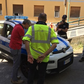 Varazze, sopralluogo di Autostrade dopo la caduta di un pezzo di metallo dal viadotto. Il Comitato civico soddisfatto a metà