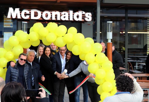 McDonald's apre ufficialmente i battenti anche a ponente: gli hamburger &quot;made in USA&quot; sbarcano ad Albenga
